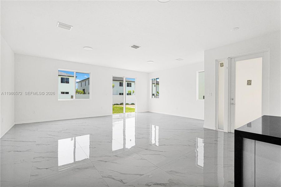 Spacious, unfurnished interior of a new home in , Miami (Image 23).