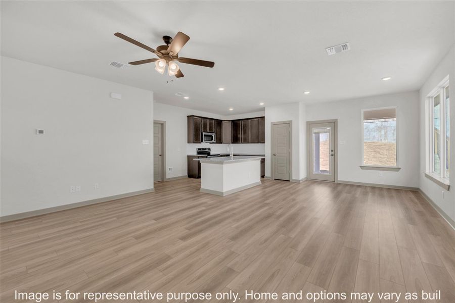 Spacious, unfurnished interior of a new home in Sterling Ridge, Huntsville (Image 9).