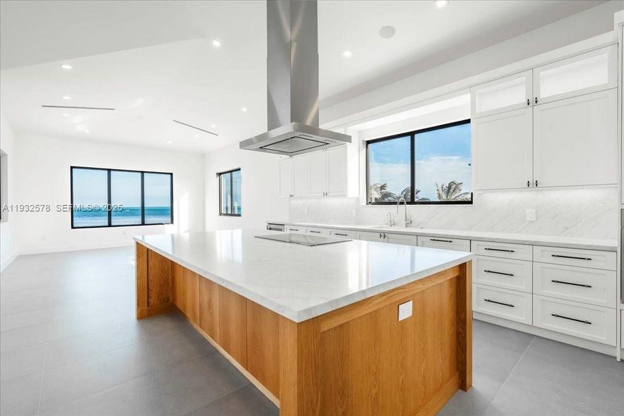 Furnished interior view inside a new home in , Marathon (Image 49).