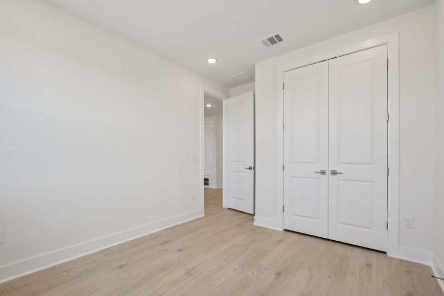 Spacious, unfurnished interior of a new home in Foxfield, Austin (Image 33).
