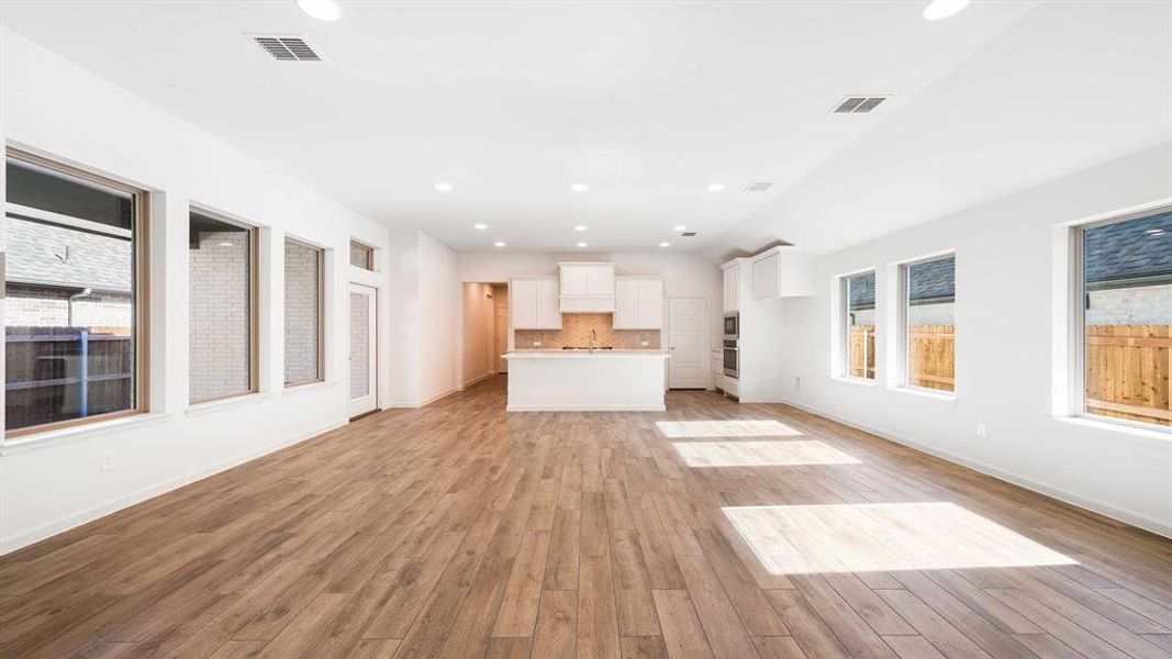 Spacious, unfurnished interior of a new home in Avondale, Fate (Image 13).