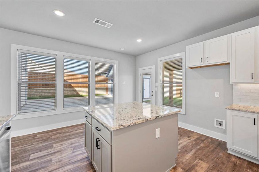Furnished interior view inside a new home in Heritage Towne, Grand Prairie (Image 11).