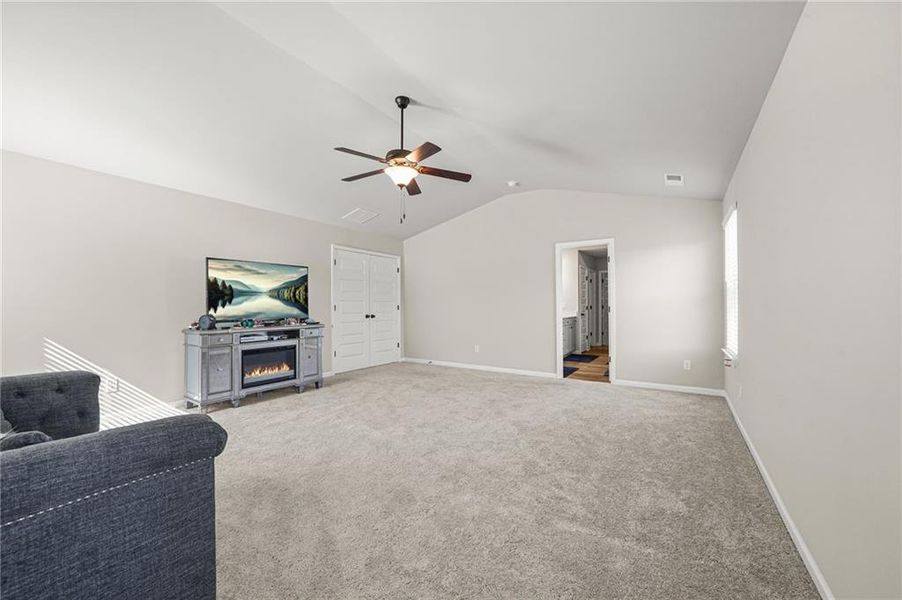 Spacious, unfurnished interior of a new home in Berkeley Lakes, Locust Grove (Image 24).