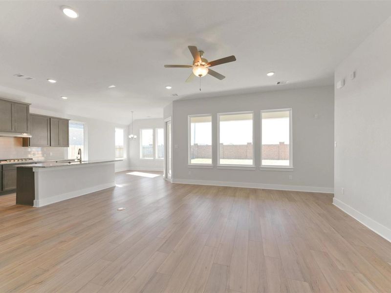 Spacious, unfurnished interior of a new home in Lago Mar, Texas City (Image 16).