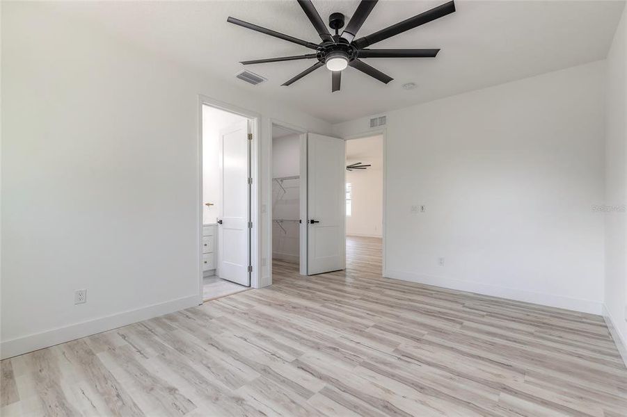 Spacious, unfurnished interior of a new home in , Daytona Beach (Image 25).