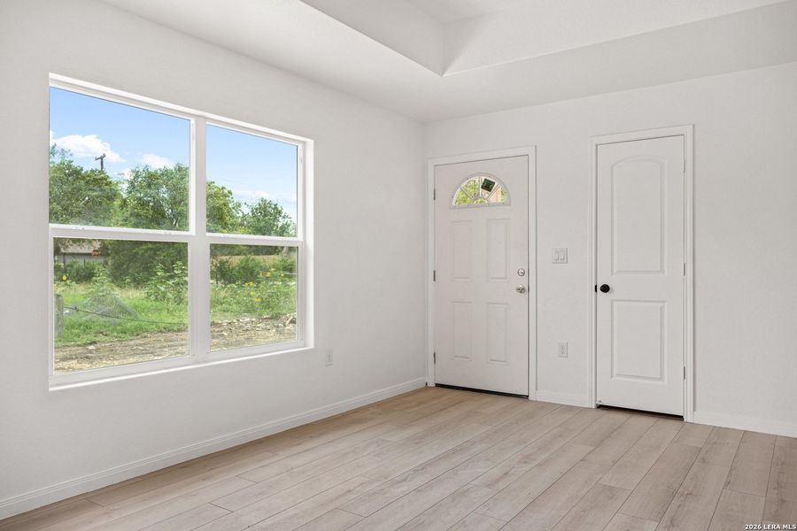 Spacious, unfurnished interior of a new home in , San Antonio (Image 15).