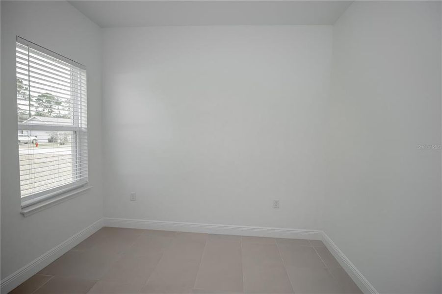 Spacious, unfurnished interior of a new home in , Citrus Springs (Image 9).
