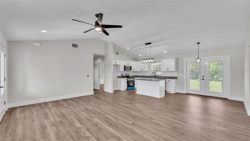 Spacious, unfurnished interior of a new home in , Sebring (Image 35).