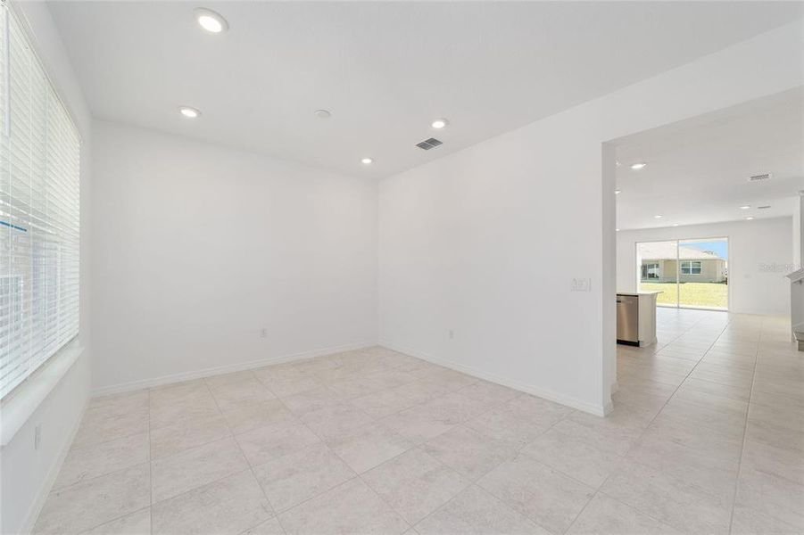 Spacious, unfurnished interior of a new home in Calesa Township, Ocala (Image 48).