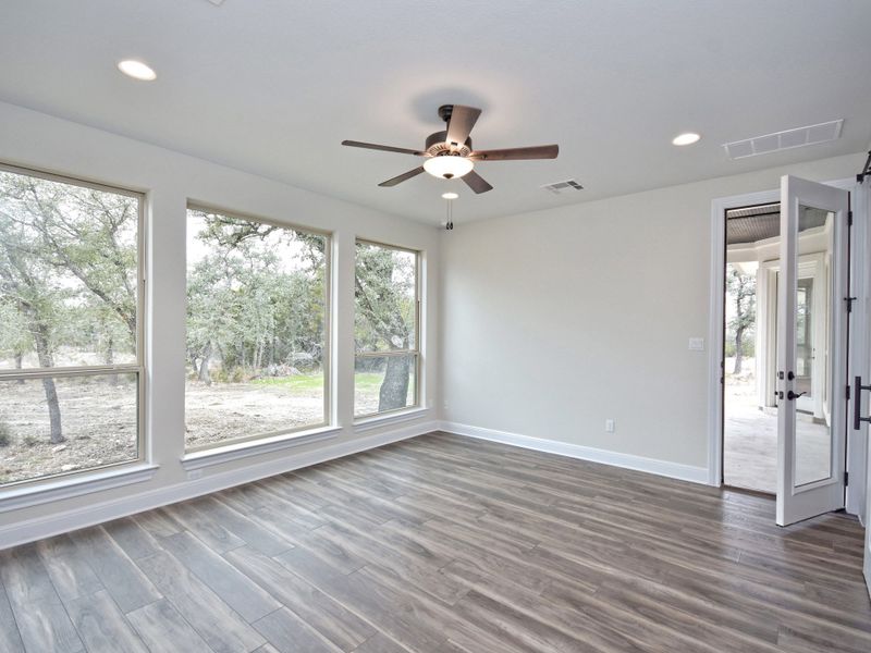 Representative unfurnished interior of a home built from the San Simeon I by Giddens Homes in Clearwater Ranch, Liberty Hill (Image 367).