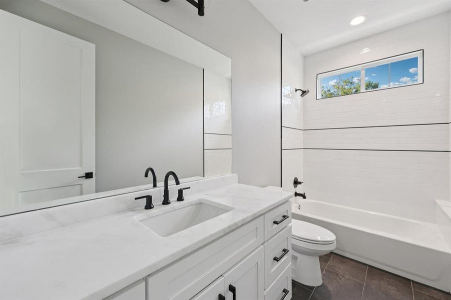 Furnished interior view inside a new home in , Grapevine (Image 16).