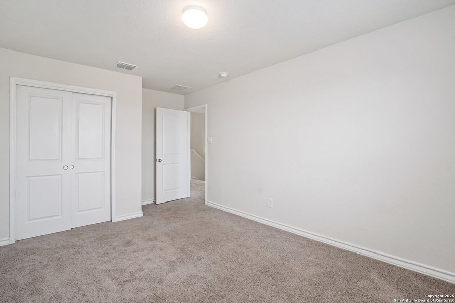 Spacious, unfurnished interior of a new home in Laurel Vistas, San Antonio (Image 22).