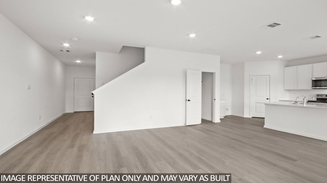 Spacious, unfurnished interior of a new home in Venetian Pines, Conroe (Image 11).