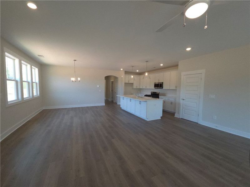 Spacious, unfurnished interior of a new home in Saratoga Oaks, Williamston (Image 11).