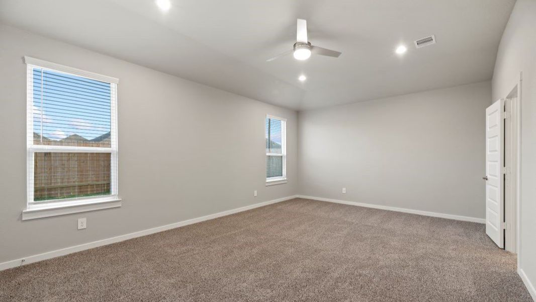 Representative unfurnished interior of a home built from the Colby by D.R. Horton in Westland Ranch 50' Homesites, League City (Image 11).