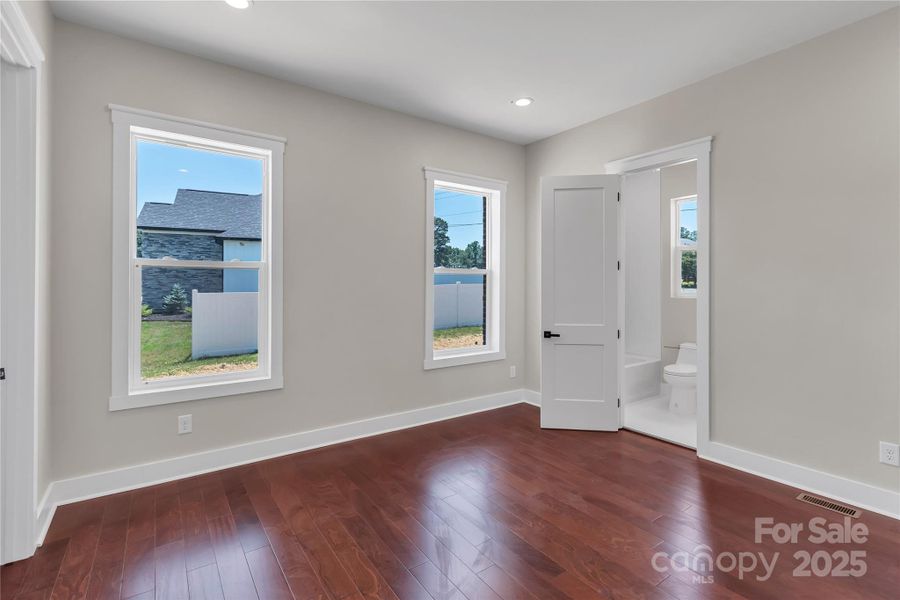 Spacious, unfurnished interior of a new home in , Kings Mountain (Image 39).