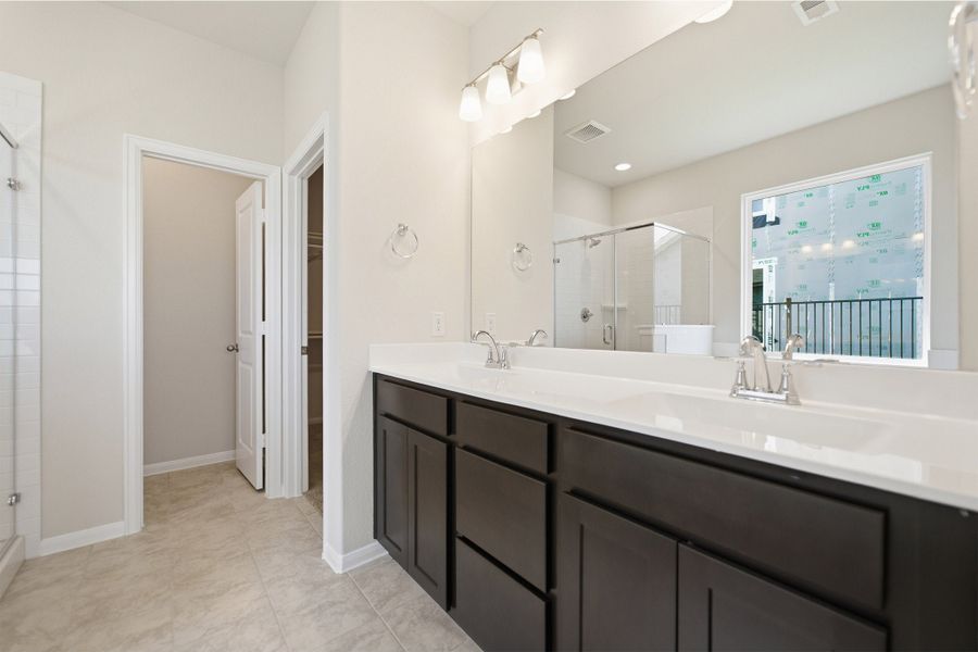 Furnished interior view inside a new home in Canterra Creek, Rosharon (Image 12).