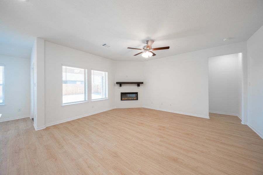 Spacious, unfurnished interior of a new home in Churchill, Anna (Image 14).