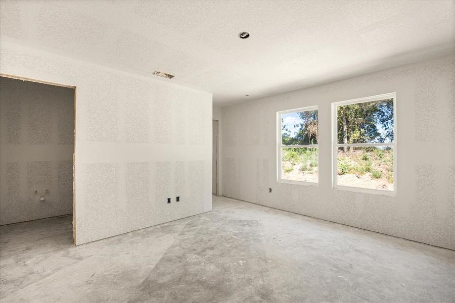 Spacious, unfurnished interior of a new home in , Tolar (Image 7).