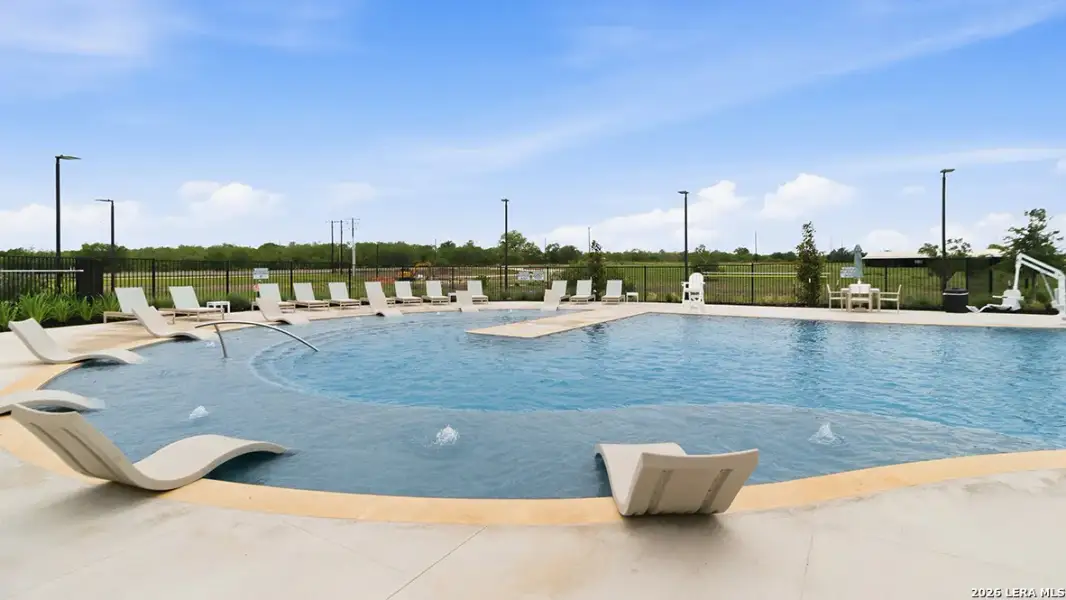 Community amenities in Winding Creek, New Braunfels (Image 19).