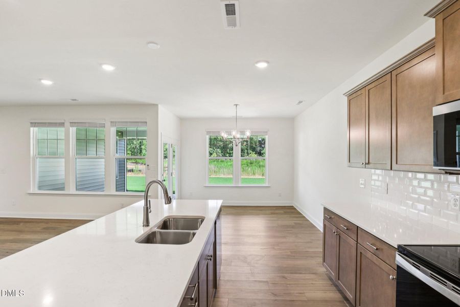 39-web-or-mls-805 Iris Stream Ct-S0807-0