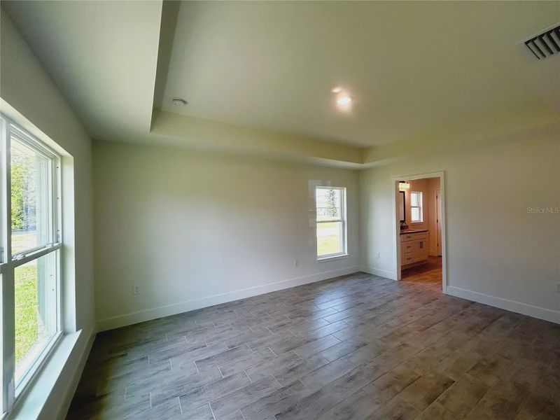 Spacious, unfurnished interior of a new home in Deep Creek, Punta Gorda (Image 16).