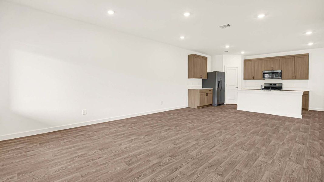 Spacious, unfurnished interior of a new home in Holly Ridge, Rosenberg (Image 26).