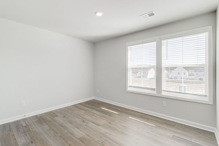 Spacious, unfurnished interior of a new home in Bluefield, Lexington (Image 28).
