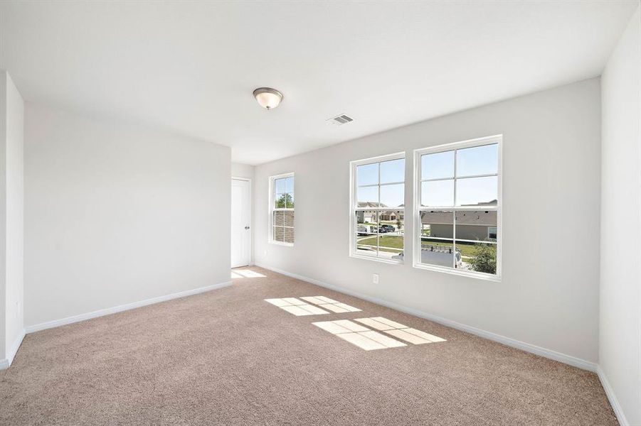 Spacious, unfurnished interior of a new home in Middlefield Village, Dallas (Image 19).