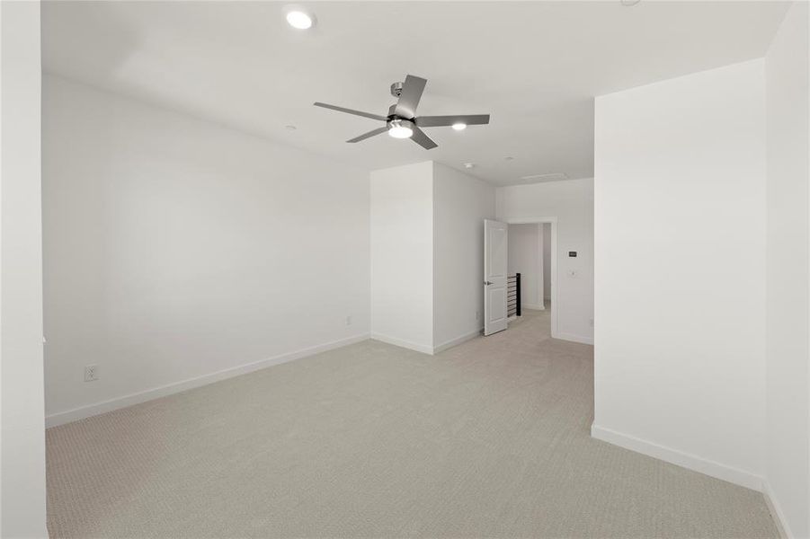 Spacious, unfurnished interior of a new home in Ten Mile Creek, Celina (Image 21).