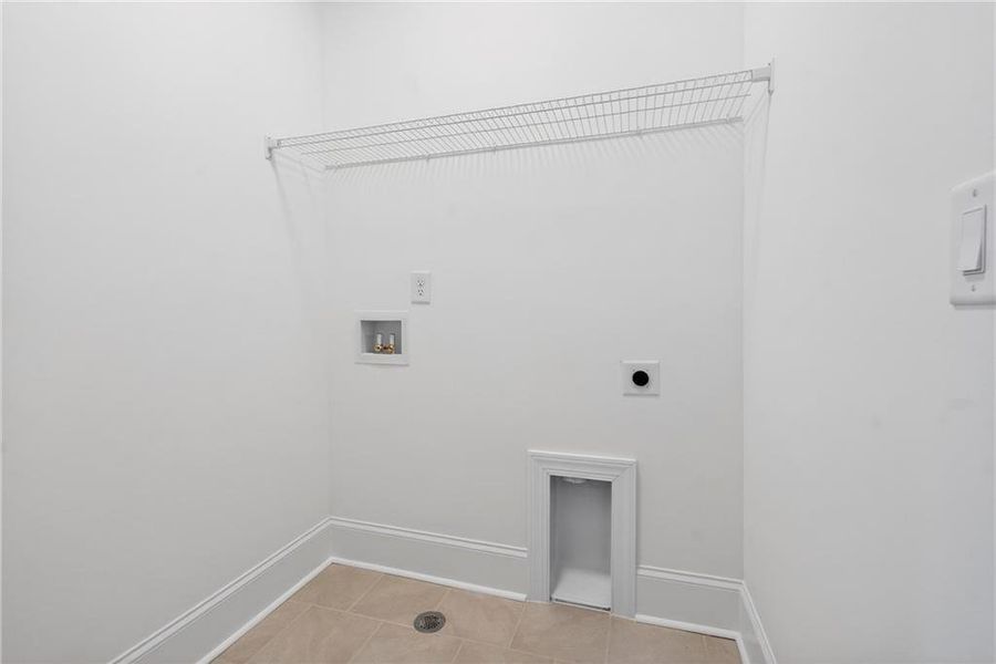Spacious, unfurnished interior of a new home in Waterhaven, Cumming (Image 24).