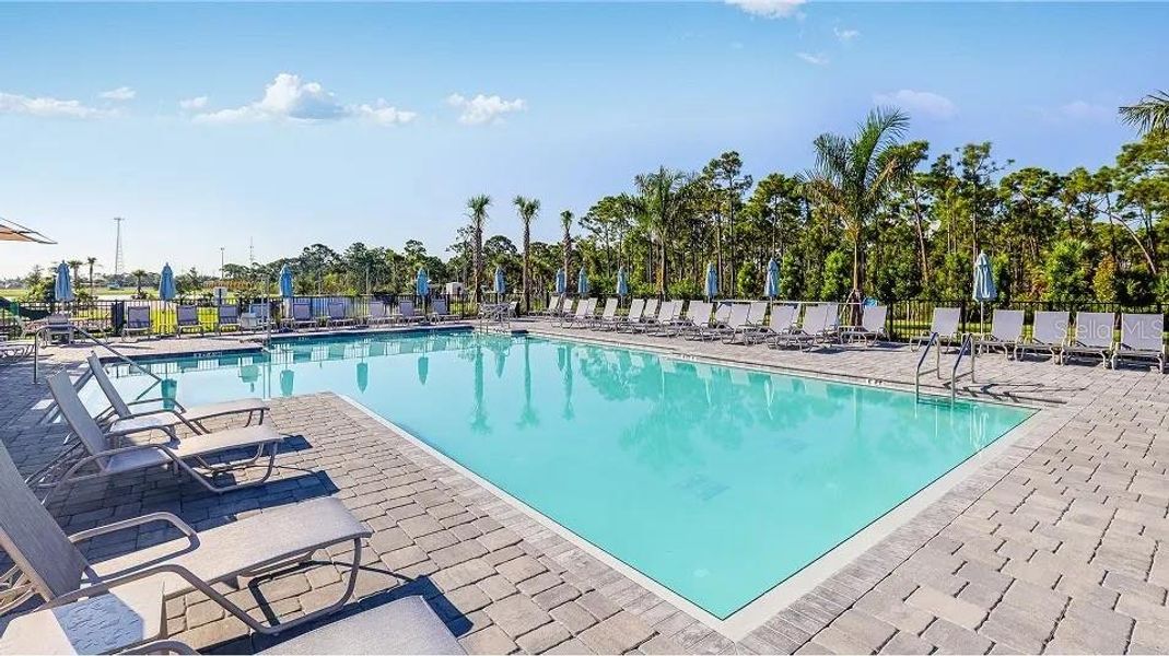 Community amenities in Island Lakes at Coco Bay, Englewood (Image 14).