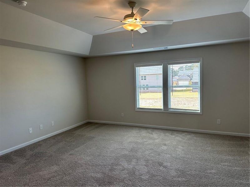 Spacious, unfurnished interior of a new home in Beckett Ranch, Auburn (Image 25).