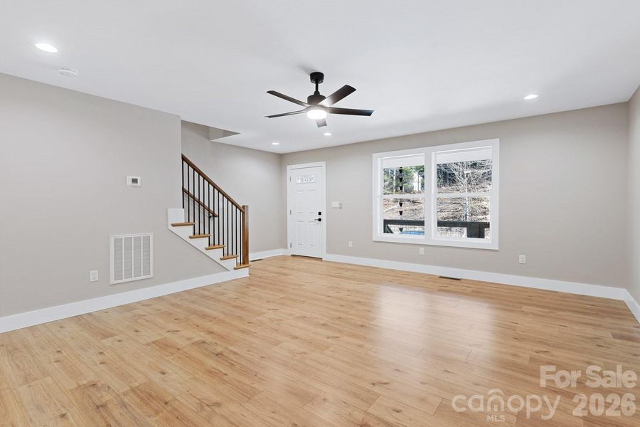 Spacious, unfurnished interior of a new home in , Burnsville (Image 11).