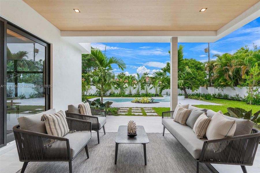 Exterior details and patio area of a home in , Delray Beach (Image 1).