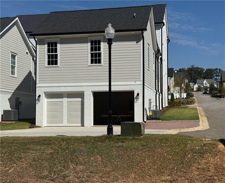 Exterior details and patio area of a home in Laurel Brooke, Peachtree City (Image 3).