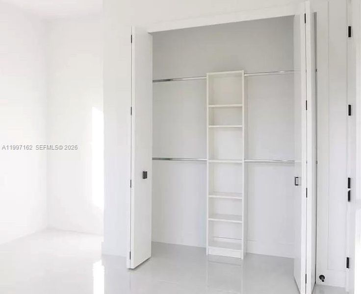 Spacious, unfurnished interior of a new home in , Naples (Image 38).