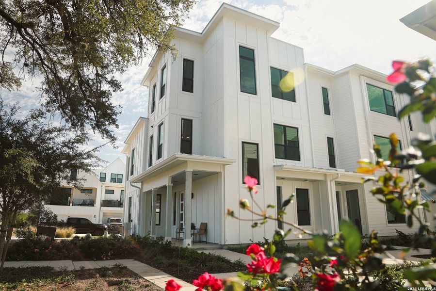 Condo located in San Antonio, TX showcasing its design and architecture (Image 5).