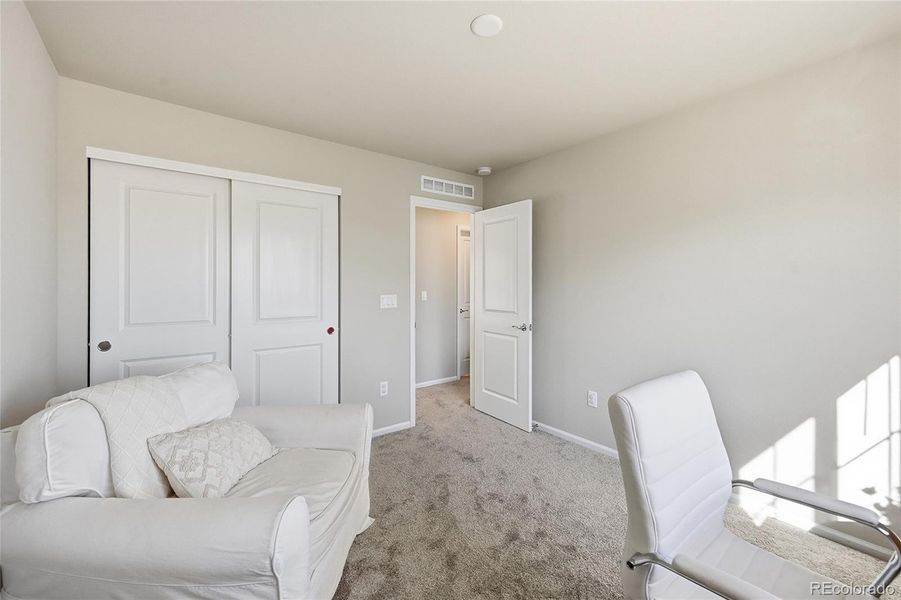 Upstairs bedroom (1)