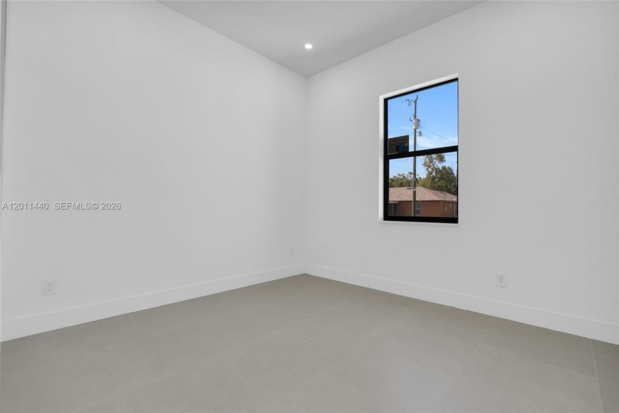 Spacious, unfurnished interior of a new home in , Lehigh Acres (Image 23).