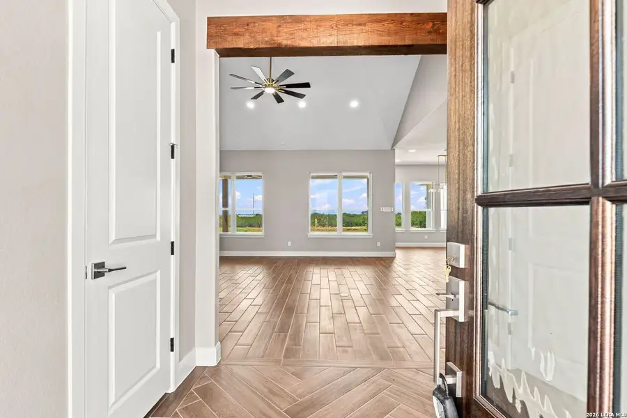 Spacious, unfurnished interior of a new home in , Seguin (Image 18).