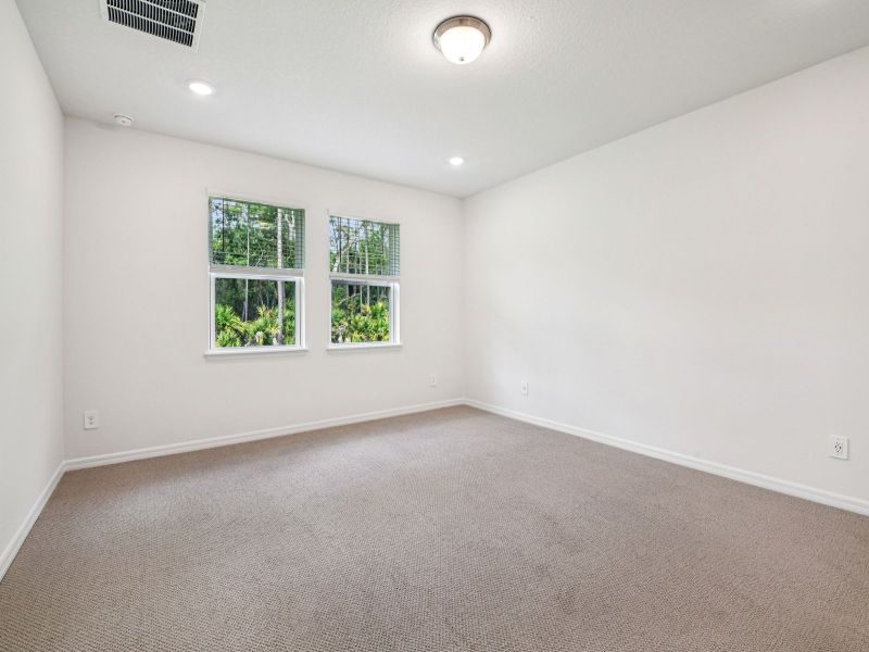 Spacious, unfurnished interior of a new home in Ridgehaven - Signature Series, Ormond Beach (Image 11).