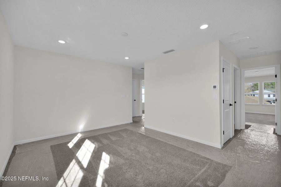 Spacious, unfurnished interior of a new home in Murray Farms, Middleburg (Image 26).