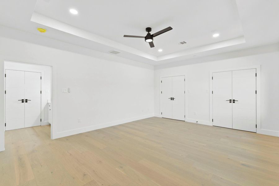 Spacious, unfurnished interior of a new home in , Bellaire (Image 20). Spacious, unfurnished interior of a new home in , Bellaire (Image 20).