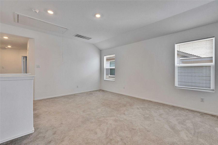 Upstairs flex/den/ space. Upstairs flex/den/ space.