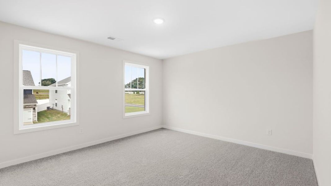Spacious, unfurnished interior of a new home in Sycamore Cove, Woodruff (Image 30).