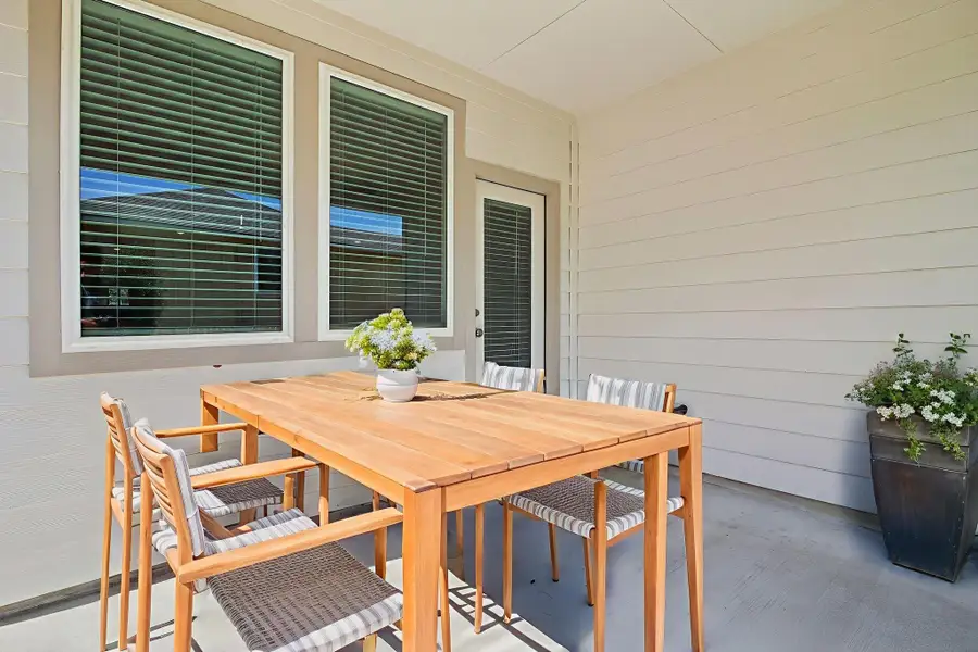 Photo is not of the actual home, but is an inspirational photo of builder’s model home and may depict options, furnishings, and/or decorator features that are not included Photo is not of the actual home, but is an inspirational photo of builder’s model home and may depict options, furnishings, and/or decorator features that are not included