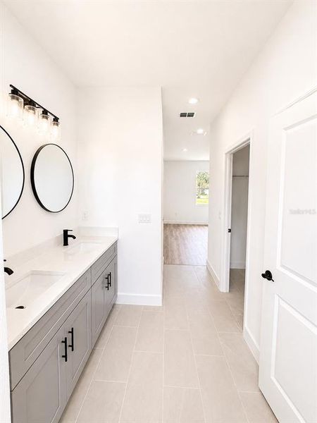 Furnished interior view inside a new home in , Kissimmee (Image 6).