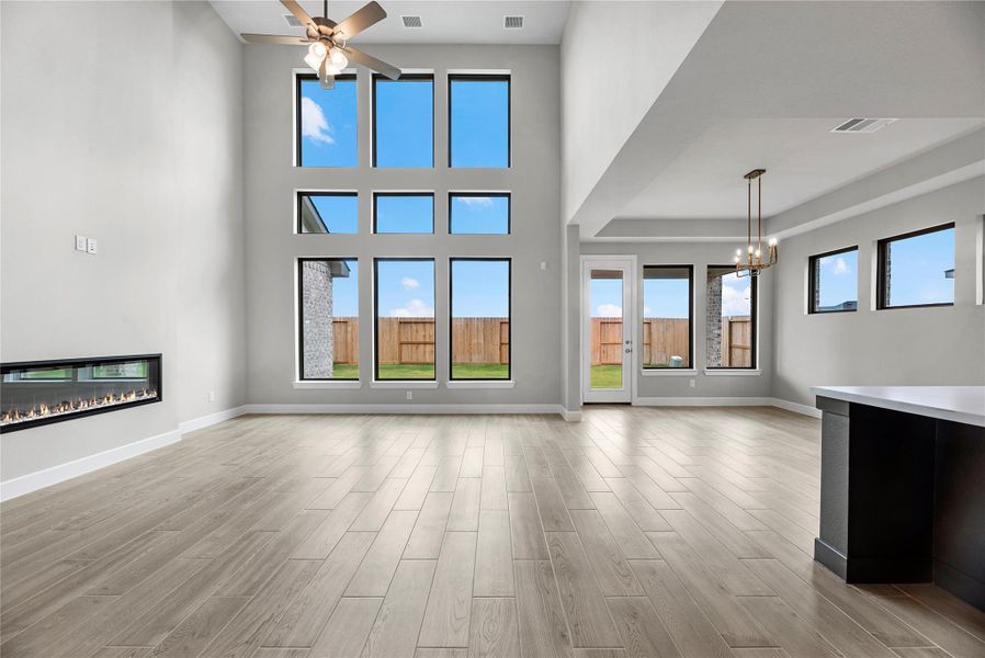 Spacious, unfurnished interior of a new home in Cross Creek West, Fulshear (Image 21).