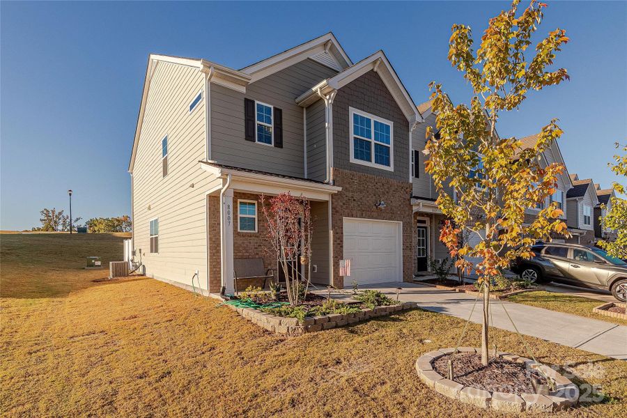 Sought After End Unit! Sought After End Unit!